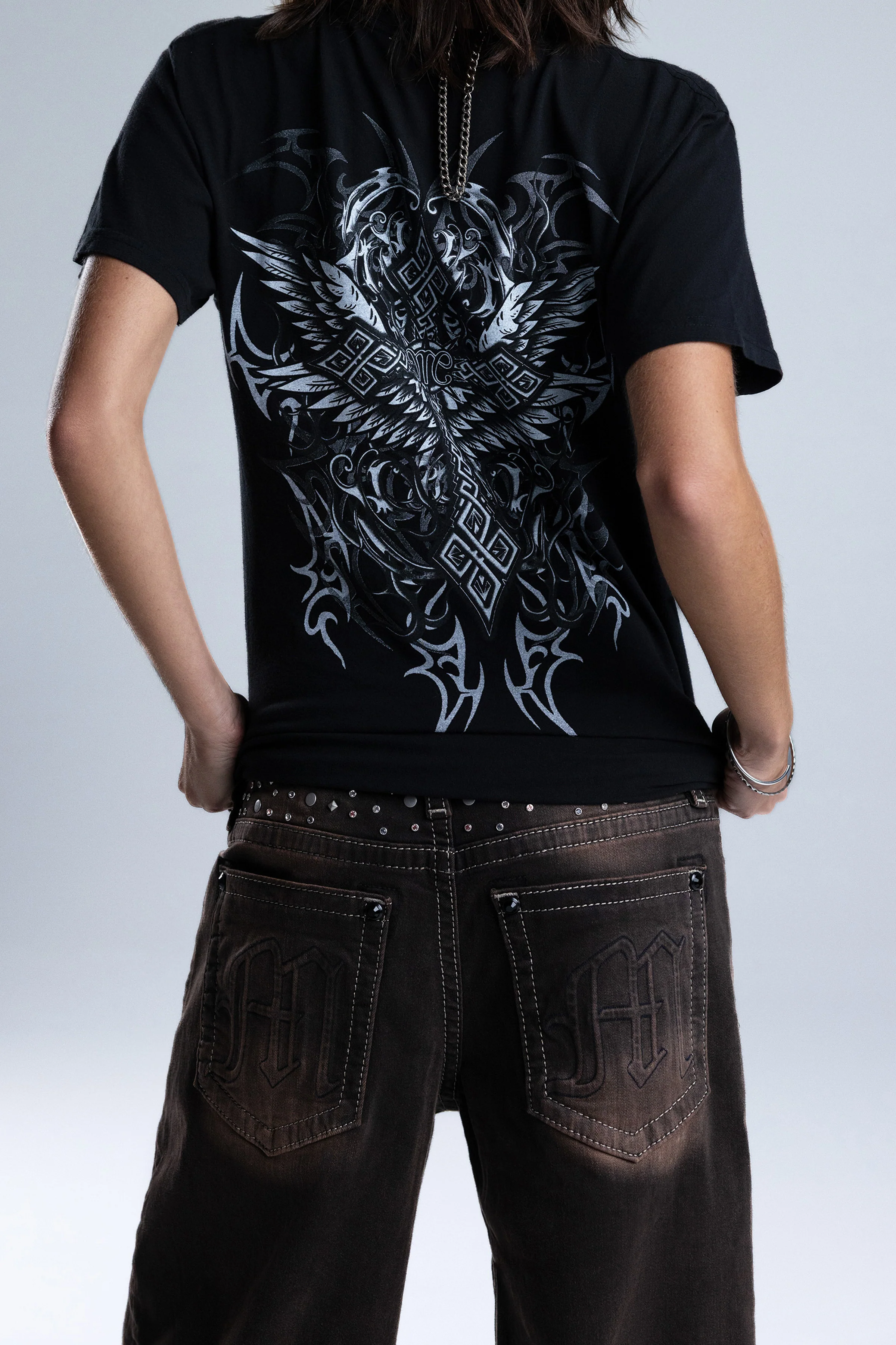 Arsyn Graphic Tee - Image 4