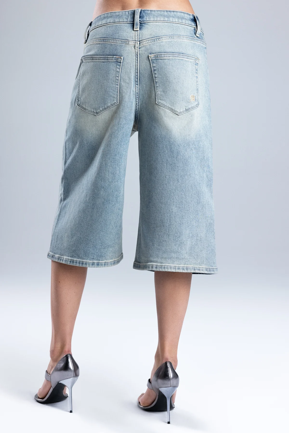 Brynn Baggy Jorts - Image 4