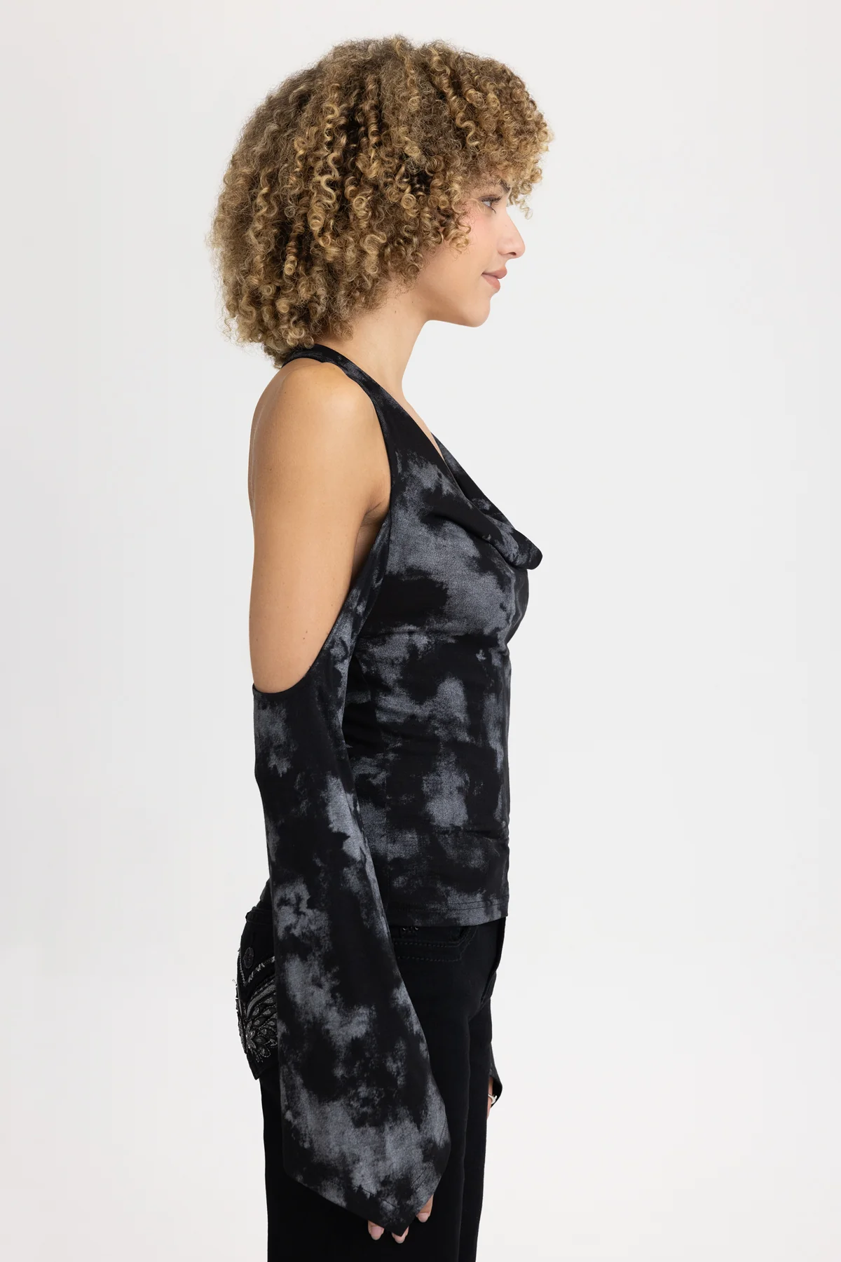 Dextra Sleeved Halter Top - Image 12