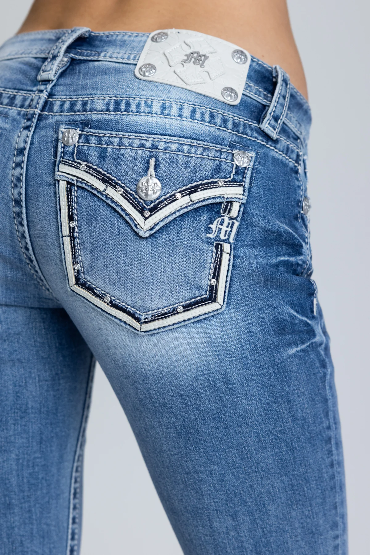 Halo Border Stitched Low Rise Bootcut Jeans - Image 2